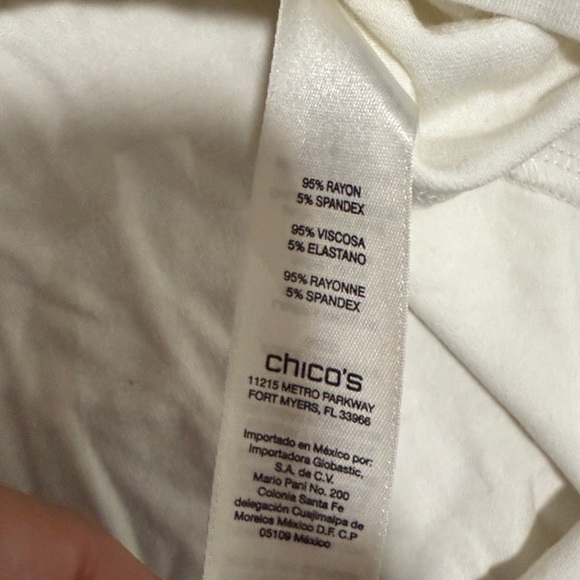 3/$10 Chico's Monochrome V-Neck Long Sleeve Top - Picture 4 of 8